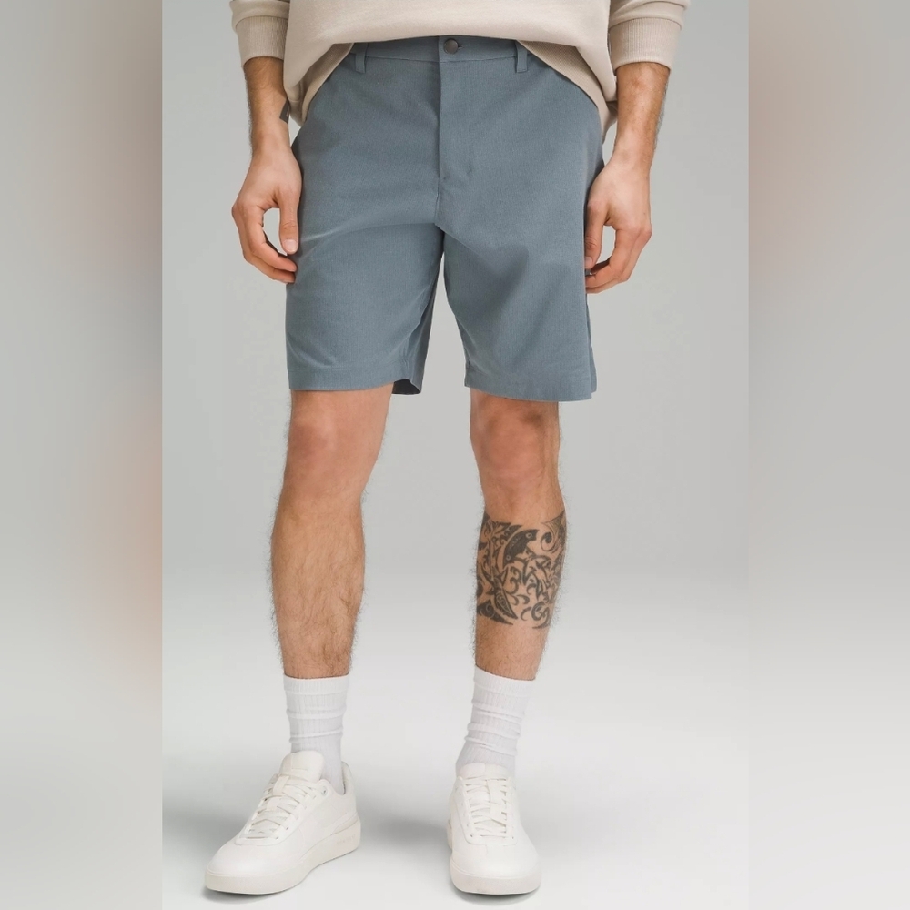 lululemon athletica Men's Blue Flat Front Shorts 32